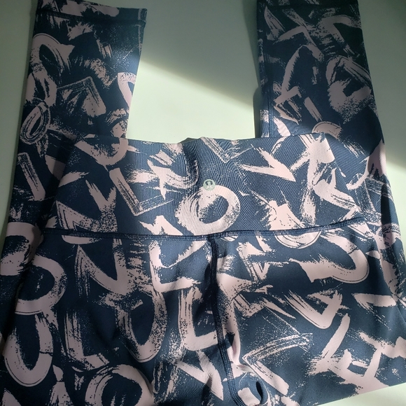 Wonder Unders 7/8 Length. Practically New. - Picture 2 of 5